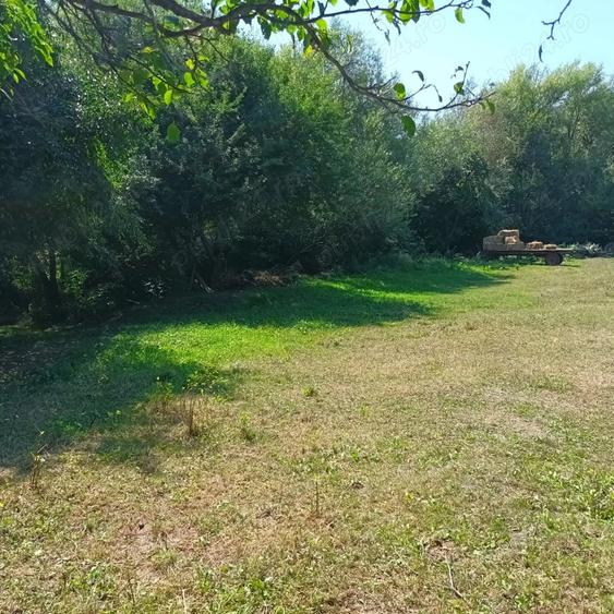Teren de 3600 mp, în Gura Văii