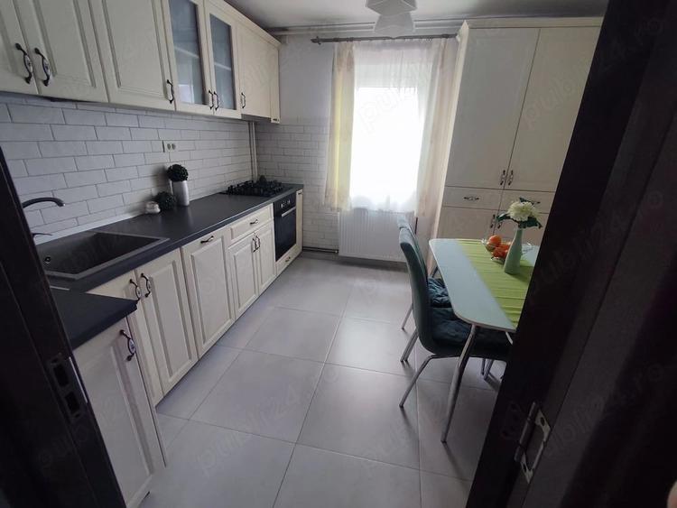 Vand apartament 3 camere decomandat vedere pe doua parti - 5