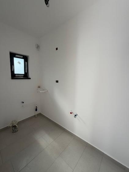 Duplex cu 3 camere cu Canalizare în Albina
