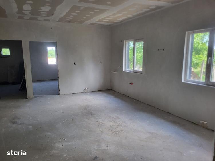 Casă cu 3 camere în Lumina