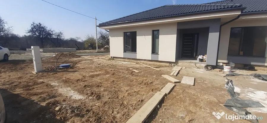 Casă cu 3 camere cu Teren 550 Mp în Satu Nou de Jos