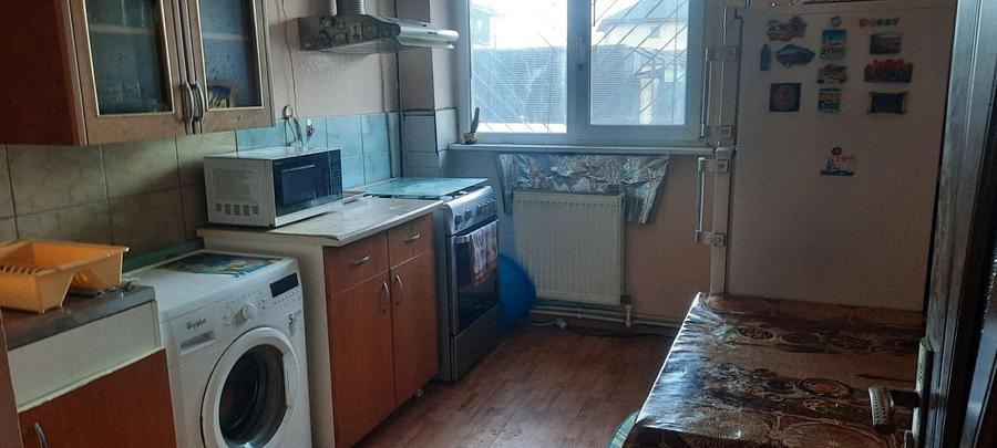 Apartament cu 3 camere decomandat, mobilat în Port