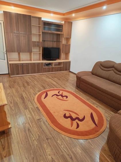 Apartament cu 3 camere decomandat în E3