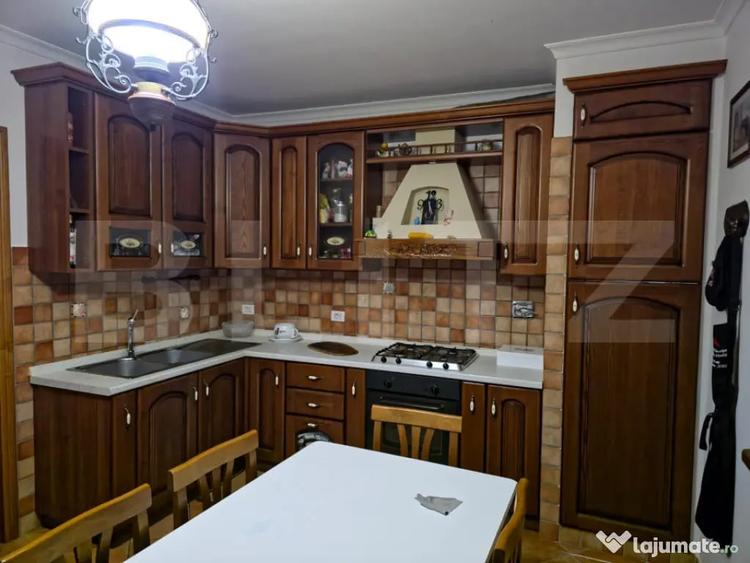 Casă cu 4 camere cu Teren 1000 Mp în Plopeni