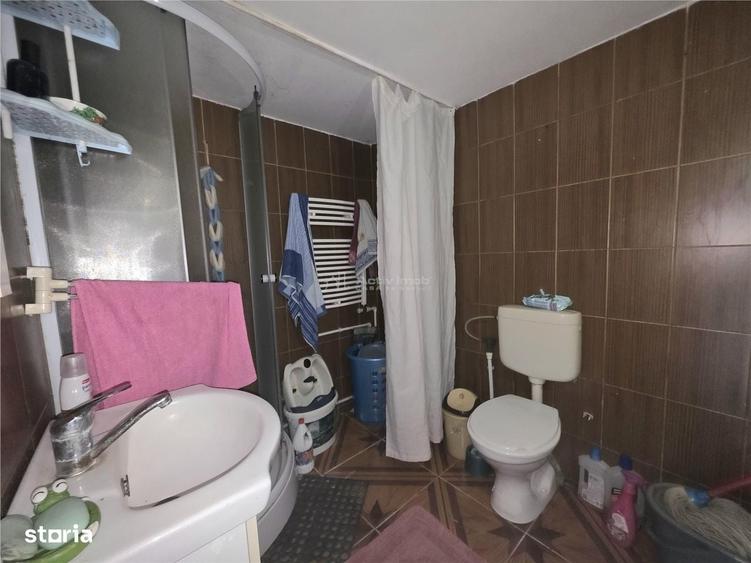 Casă cu 4 camere în Vadu Pașii