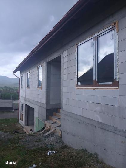 Casă cu 4 camere în Brăișoru