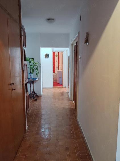 Apartament cu 3 camere decomandat în Libertății