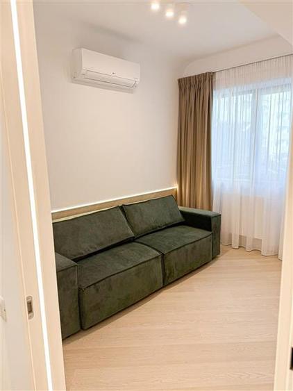 Apartament cu 3 camere semidecomandat, mobilat în Pipera