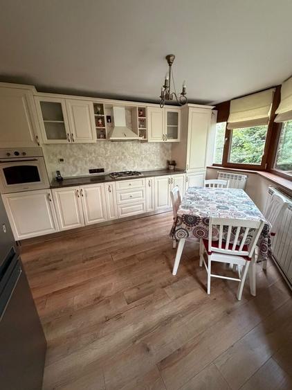 Apartament cu 4 camere decomandat în Calea București