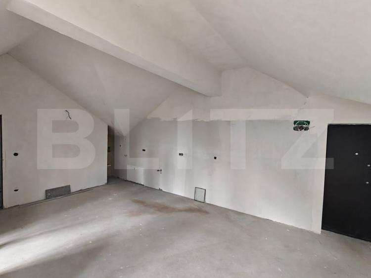 Apartament cu 3 camere decomandat în Careiului