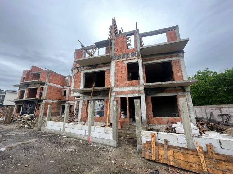 Casă individuală cu 5 camere cu Canalizare în Nord