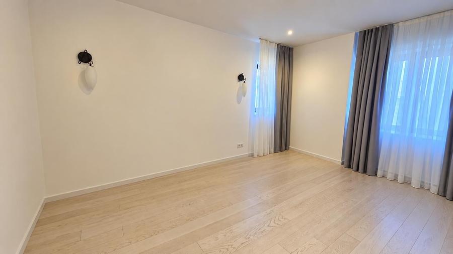 Apartament cu 4 camere decomandat în Ultracentral