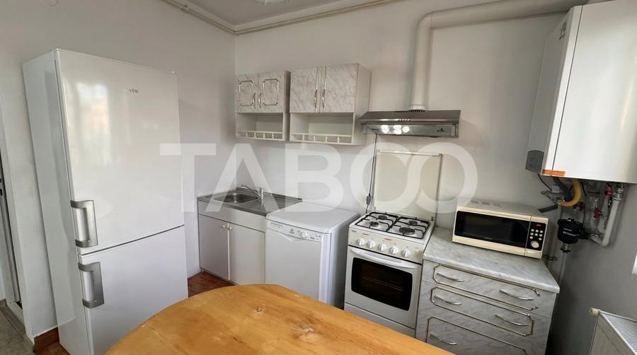 Apartament cu 3 camere decomandat, mobilat în Valea Aurie