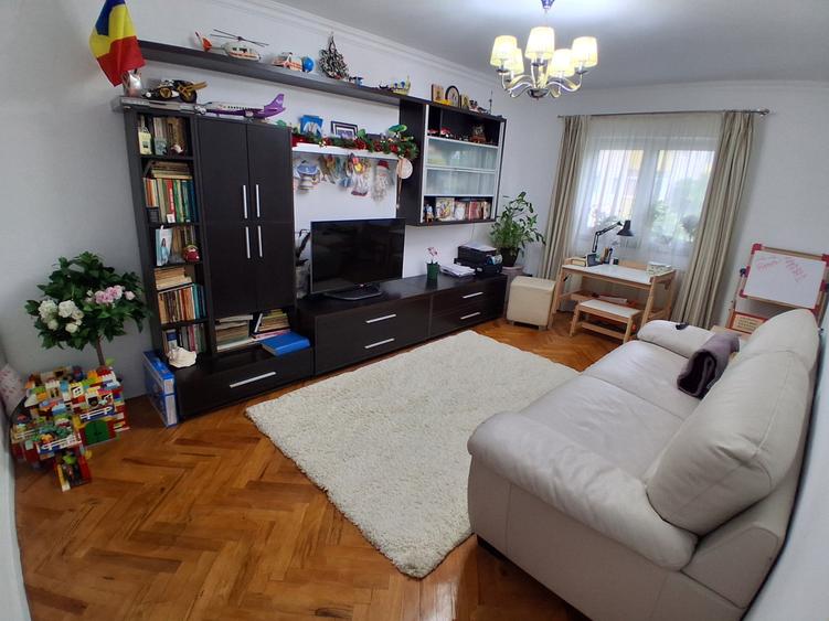 Apartament cu 2 camere decomandat în Canta