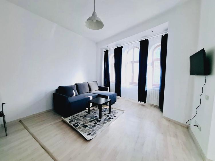 Apartament cu 3 camere decomandat, mobilat în Universitate