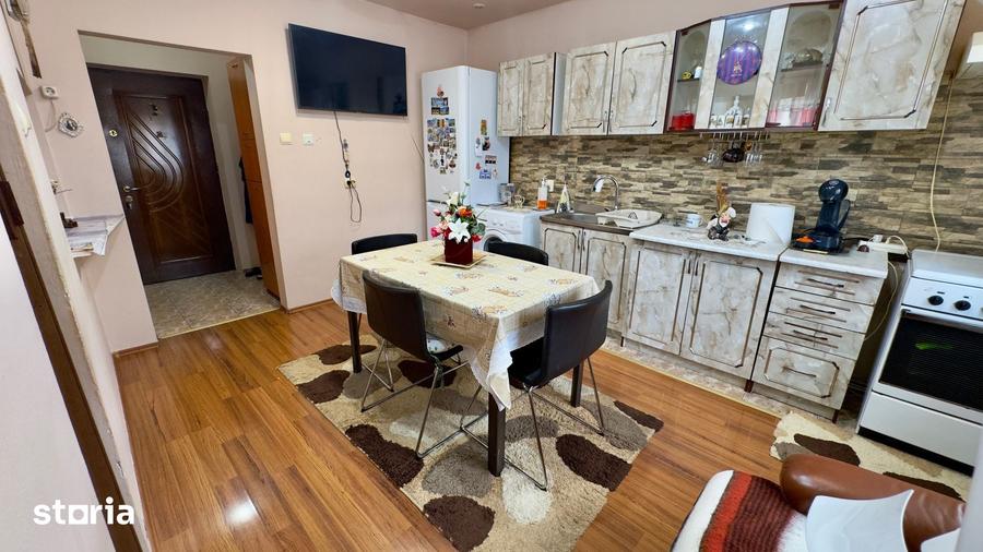 Apartament cu 3 camere decomandat în Cetate