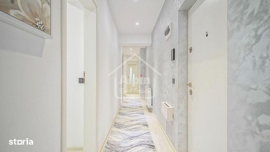 Apartament cu 4 camere decomandat în Tractorul