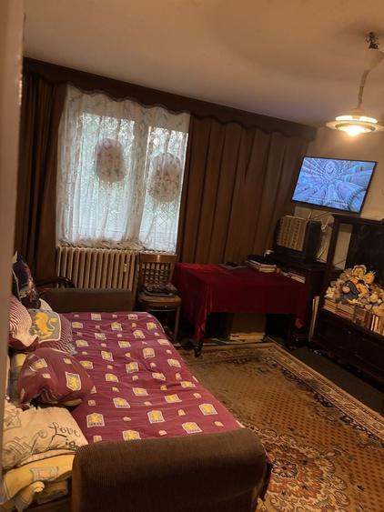 Apartament cu 3 camere decomandat în Exterior Vest