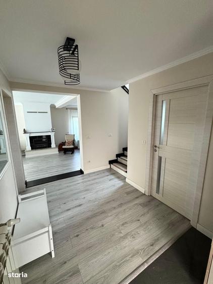 Casă cu 4 camere cu Teren 465 Mp în Ipotești