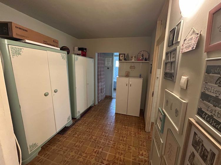 Apartament cu 2 camere semidecomandat în Soarelui