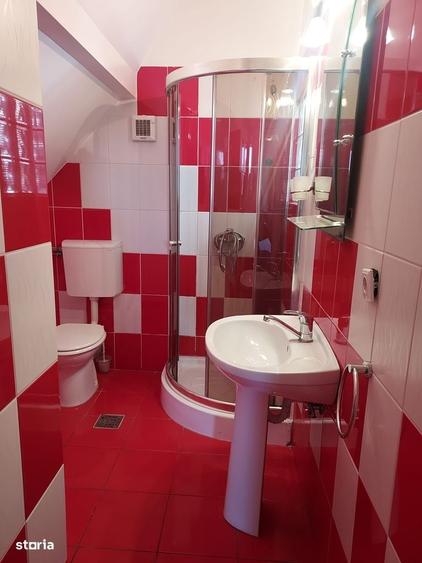 Casă cu 4 camere decomandat în Central