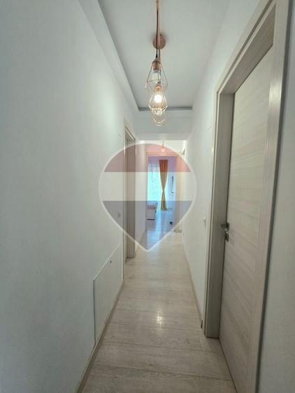 Apartament cu 3 camere decomandat, mobilat în Central