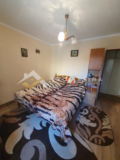 Apartament cu 3 camere decomandat, mobilat în Tractorul