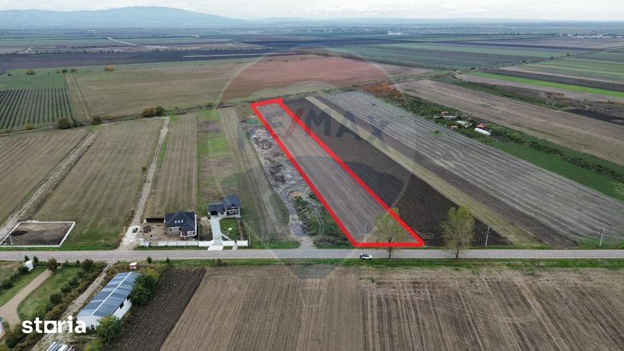 Teren de 10869 mp, în Vânători