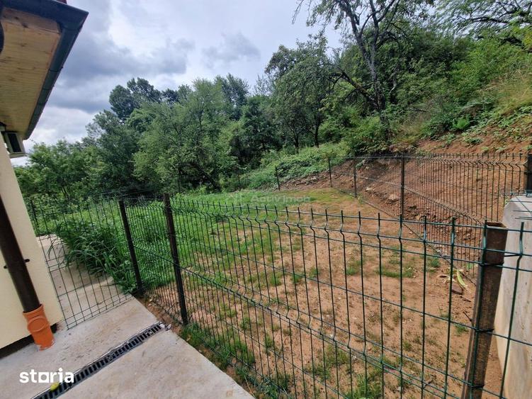 Casă cu 3 camere decomandat cu Teren 400 Mp în Central