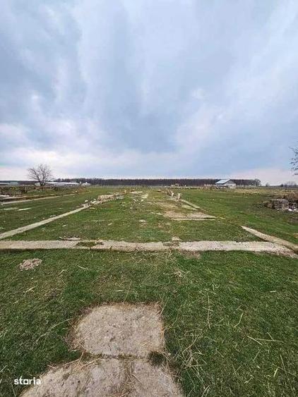 Teren de 2700 mp, în Central