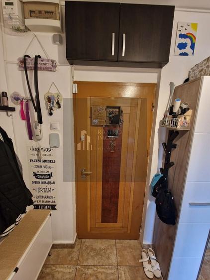 Apartament cu 4 camere semidecomandat în P-ța Reșița
