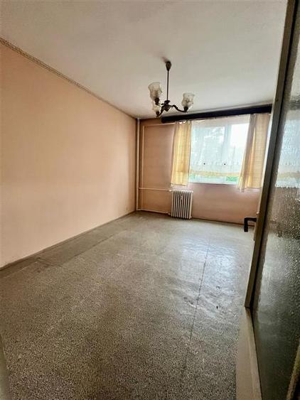 Apartament cu 3 camere semidecomandat în Rogerius