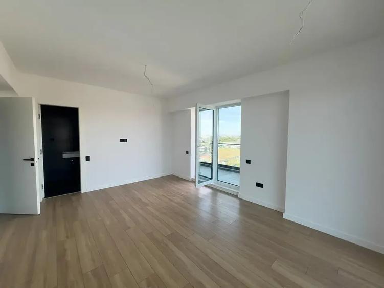 Apartament cu 4 camere semidecomandat în Titan