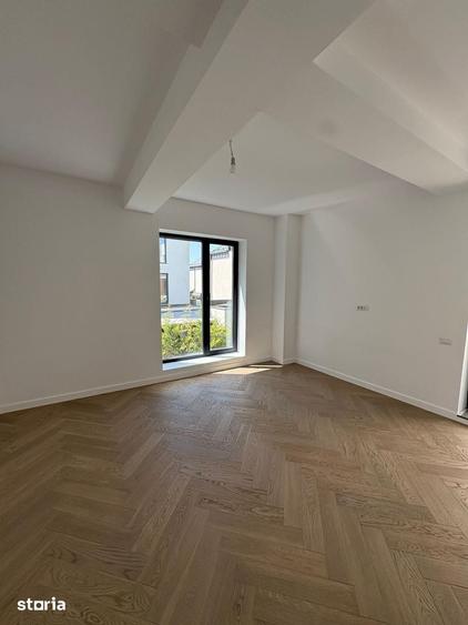 Casă cu 6 camere cu Teren 300 Mp în Centrul Civic