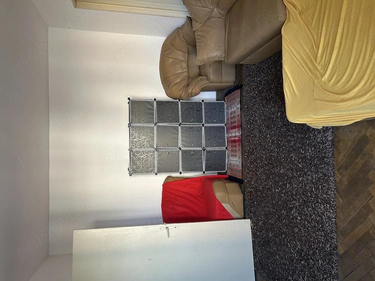 Apartament cu 3 camere semidecomandat în Craiovei