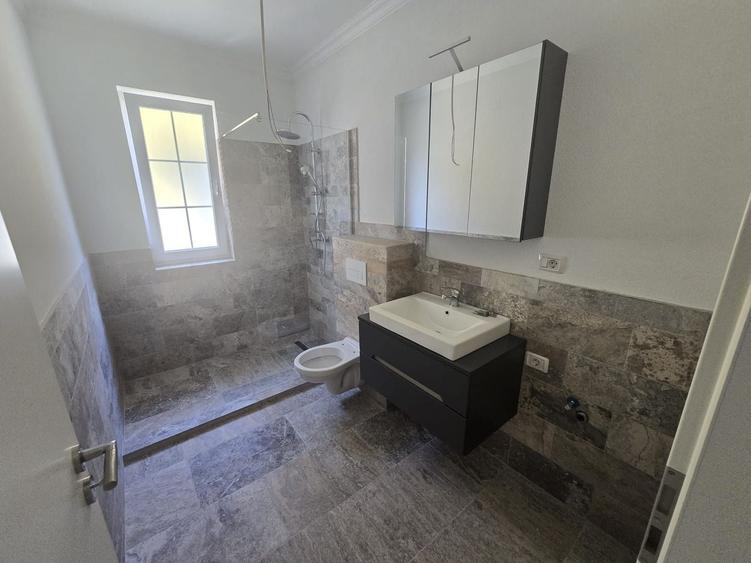 Apartament cu 2 camere decomandat în Girocului