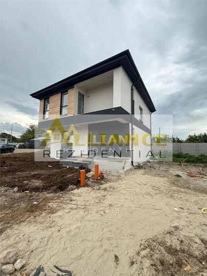 Casă individuală cu 4 camere decomandat cu Canalizare în Berceni