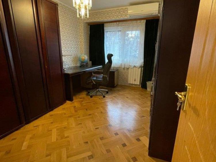 Apartament cu 3 camere decomandat în Lizeanu