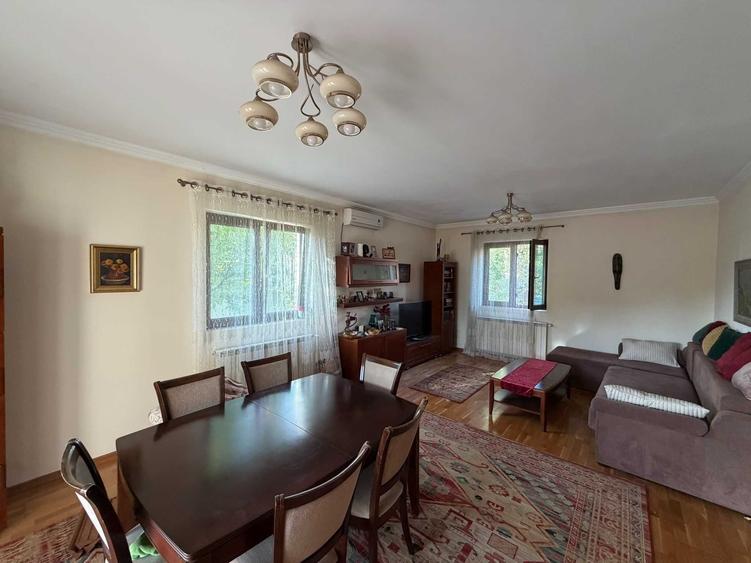 Casă cu 4 camere cu Teren 400 Mp în Berceni