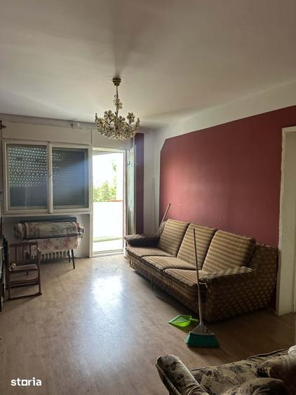 Apartament cu 3 camere decomandat în Solidarității