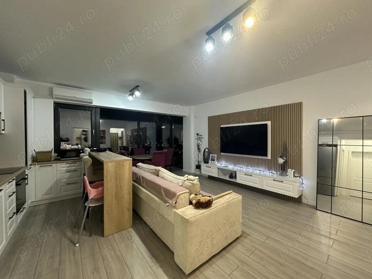 Apartament cu 3 camere decomandat în Central
