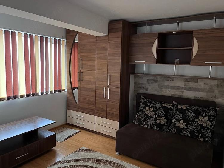 Garsonieră decomandată în Central