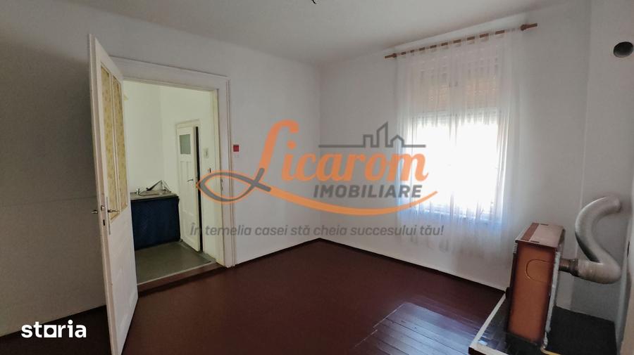Casă cu 3 camere semidecomandat cu Teren 139 Mp în Blumăna