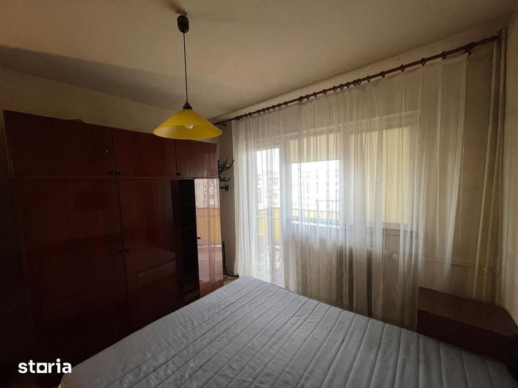 Apartament cu 4 camere decomandat în Drumul Taberei