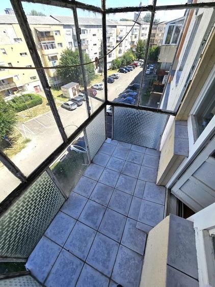 Apartament cu 3 camere decomandat în Micro 16