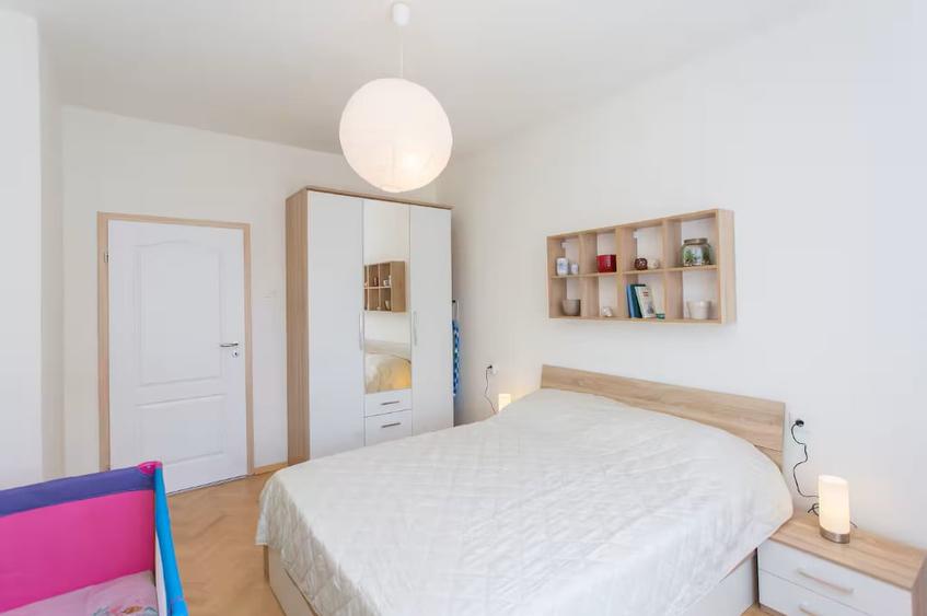 Apartament cu 3 camere decomandat în Crângași