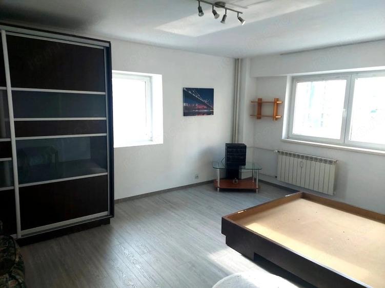 Garsonieră decomandată în Unirii