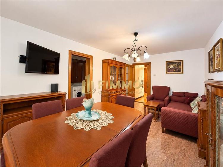 Apartament cu 4 camere decomandat în Central