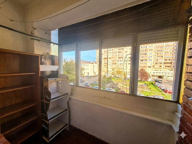 Garsonieră decomandată în Central