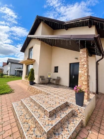Casă individuală cu 4 camere cu Piscina în Cătălina